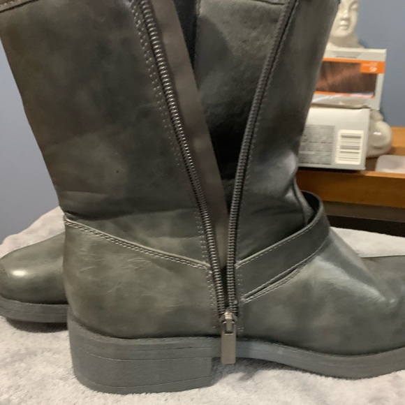 ETC Grey Zippered Boots - Picture 3 of 5
